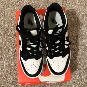 Nike Men's Classic  Dunk Black and White Sneakers